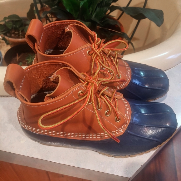 Women's LL Bean waterproof boots size 9 N - Picture 2 of 4